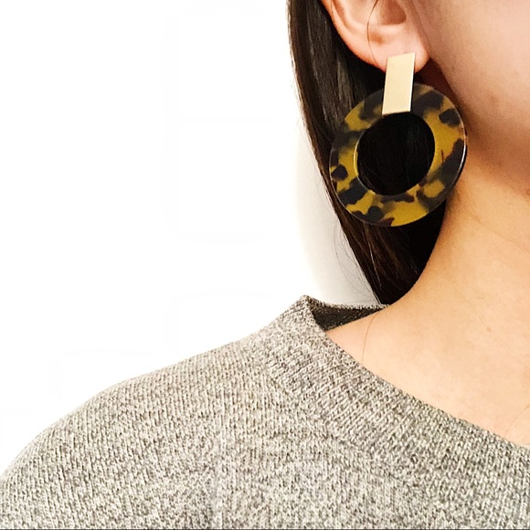 New! Gold Dark Tortoise Shell Resin Hoop Earrings - Picture 6 of 6